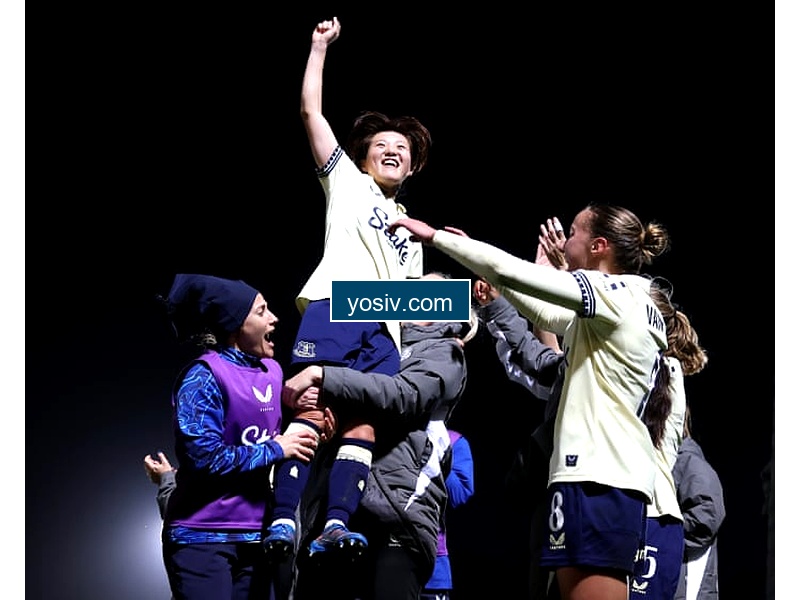 Everton stun Chelsea and dissecting the Guardian’s Top 100 – Women’s Football Weekly podcast